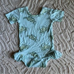 Kate Quinn short sleeve ruffle leg